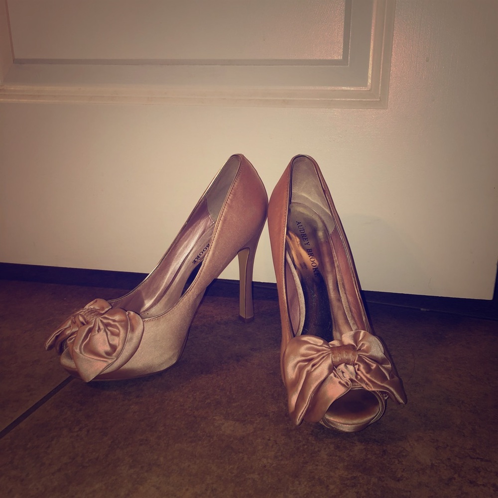 Audrey Brooke peep toe heels. Sz 10